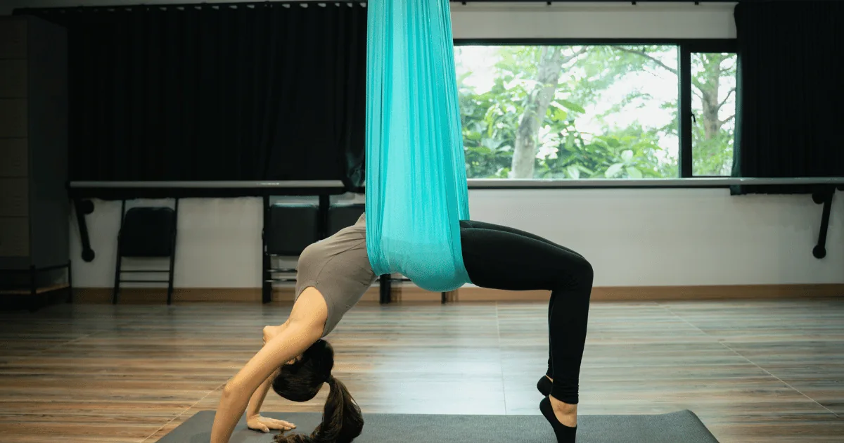 Poor posture vs corrected posture — before and after comparison